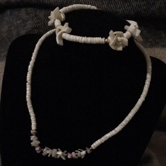 Hawaiin pukka shell necklace and bracelet set - Picture 2 of 3